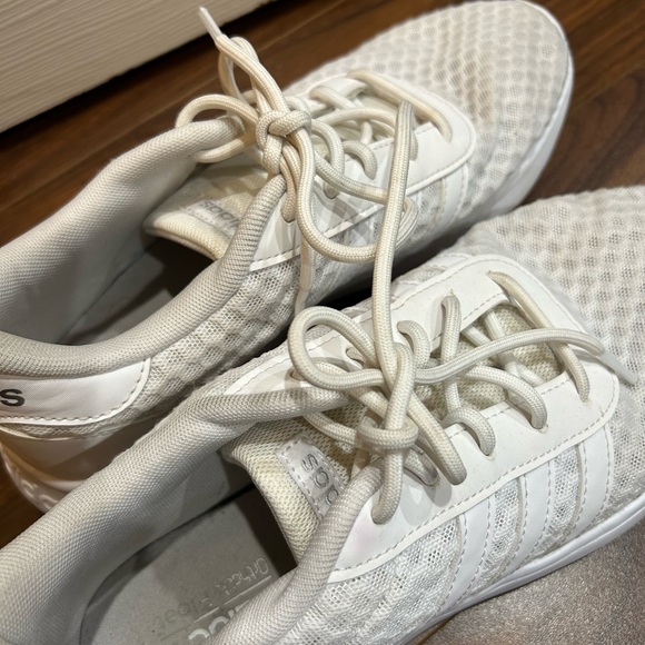 SOLD Adidas white running/athletic  shoes size 9 - Picture 10 of 11